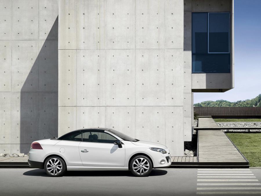  Renault Megane CC 2010 года  (фото 29 из 65)
